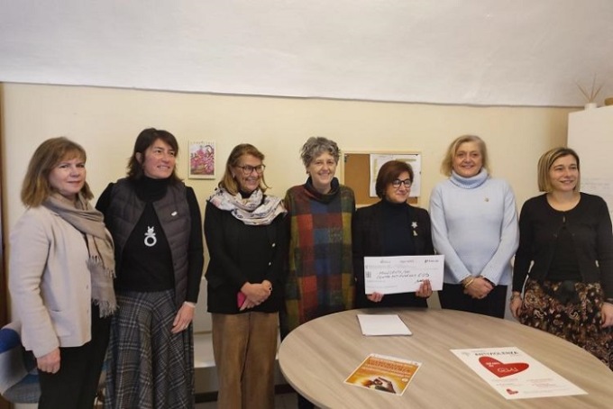 Al centro antiviolenza vercellese Eos 1100 euro da Confagricoltura Donna e Soroptimist