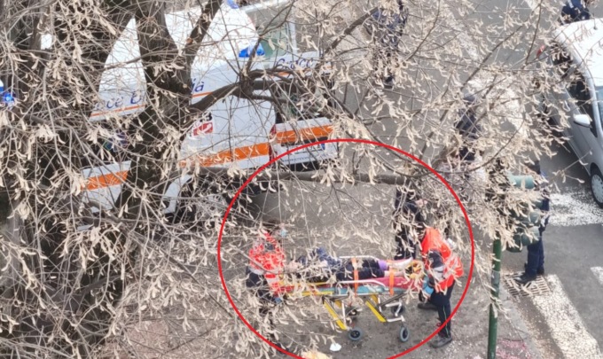 Donna in bici investita cade rovinosamente e finisce all’ospedale