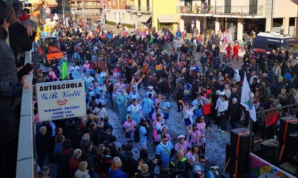 Successo di presenze per la prima sfilata del Carnevale di Santhià