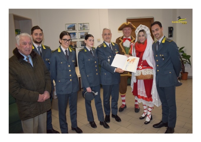 Carnevale benefico di Vercelli: visita alla Guardia di Finanza