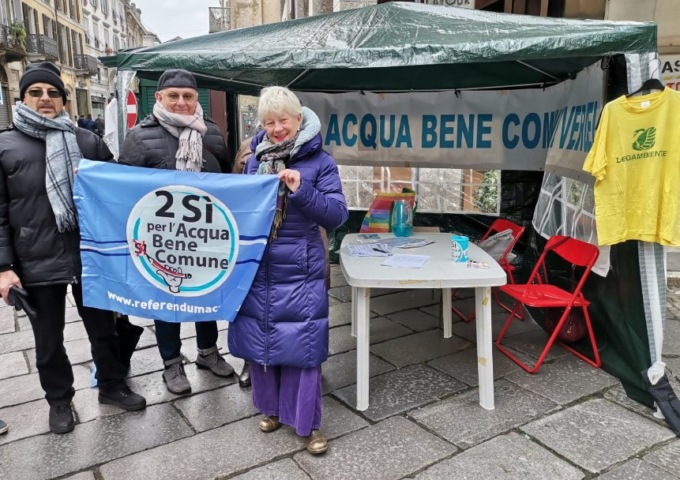 Acqua pubblica: sabato 18 continua la raccolta firme