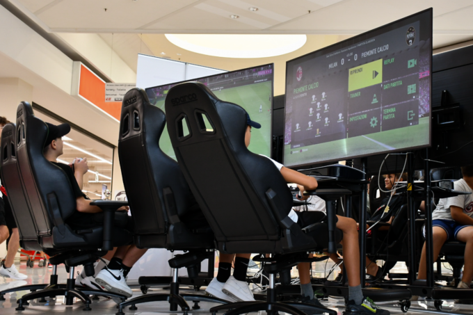Pro Vercelli e il calcio in play station: al Carrefour le selezioni di wearena on tour