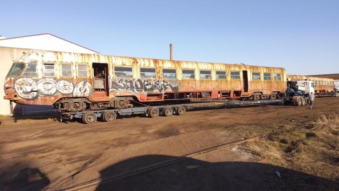 Santhià, trasporto eccezionale dall’ex officina Magliola
