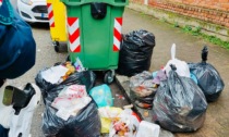 Emergenza rifiuti: una multa in via Monte Bianco, disastri nelle vie Failla e Varese