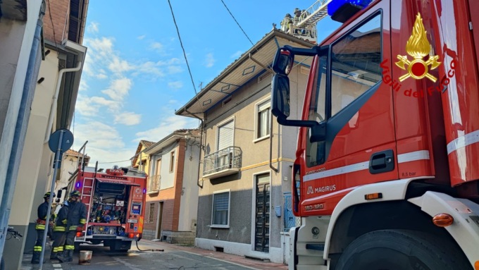 Incendio camino: i Vigili del Fuoco evitano il peggio