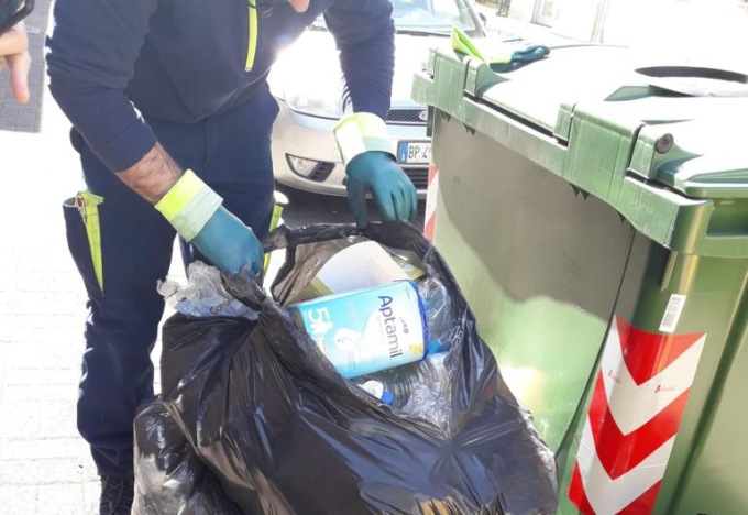 Abbandono rifiuti: una multa per i rifiuti in via Monte Bianco