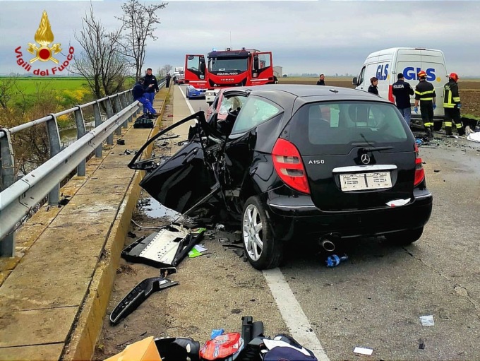 Incidente San Germano: le foto dello schianto