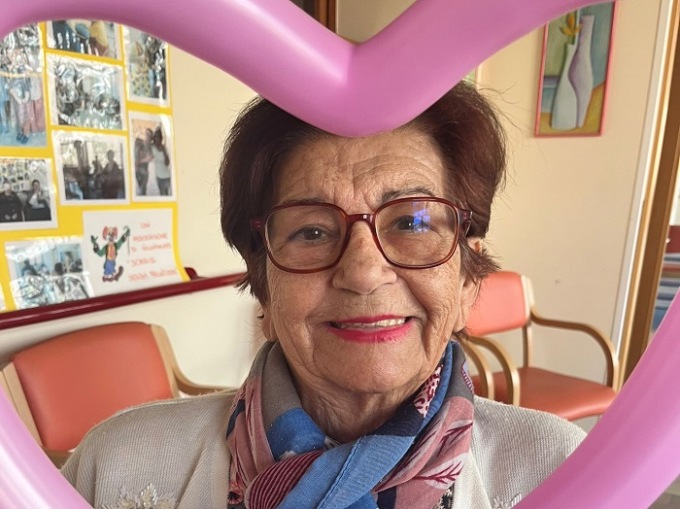 Alla Rsa “Bognetti” di Albano Vercellese spettacoli di magia e bolle per gli anziani