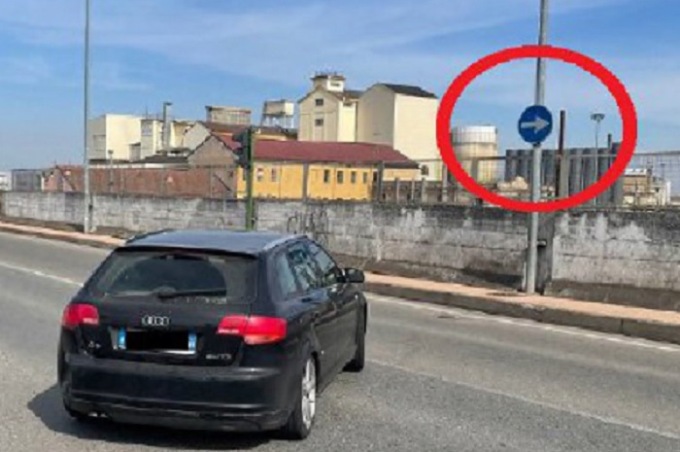 Svolta proibita sul Cavalcaferrovia: in troppi se ne fregano