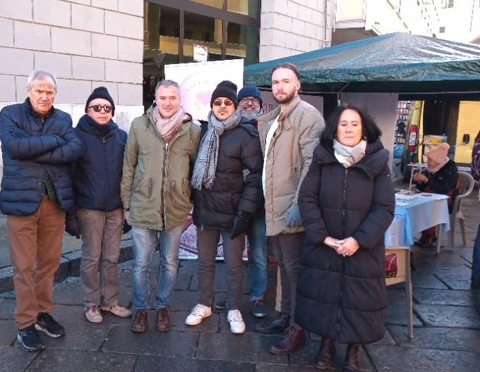 Danneggiati da vaccino: gazebo a Vercelli, ospite il dottor Cosentino