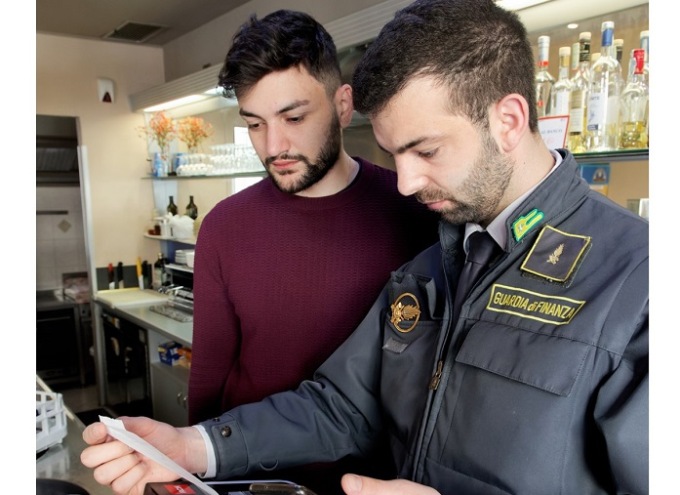 Finanza: scoperti tre lavoratori in nero durante la festa della donna