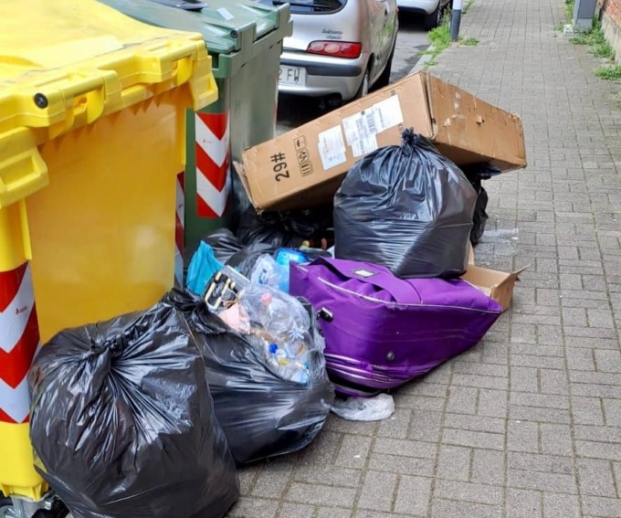 Abbandono rifiuti in via Monte Bianco: individuato il trasgressore