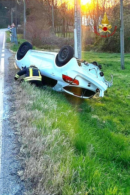 Scontro fra due auto a Curavecchia, occupanti in ospedale