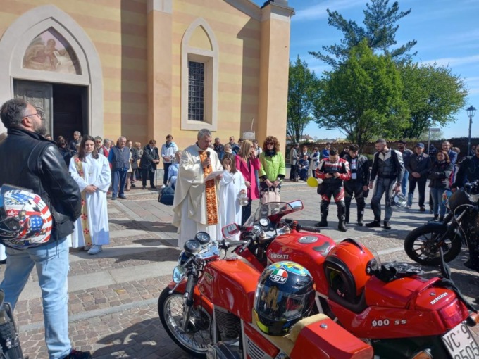 Un successo per la Motobenedizione della Confraternita a Motta de’ Conti