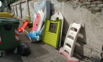 Emergenza rifiuti: cameretta gettata in via Failla e altre segnalazioni