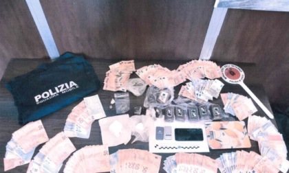 Arrestato spacciatore: aveva hashish, cocaina e 12mila euro