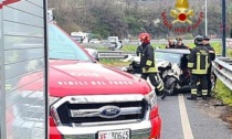 Schianto a Borgosesia: una persona bloccata all'interno dell'auto