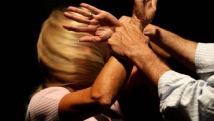 Violenza e minacce di morte dall’ex compagno contro una donna di Vercelli