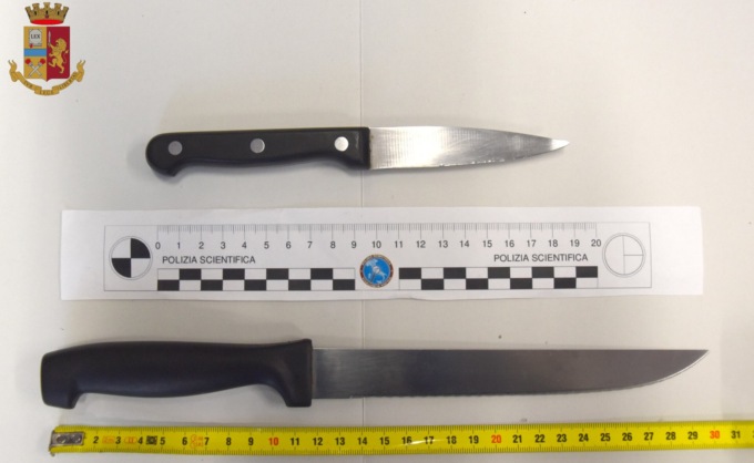In treno con una specie di machete e coltello: denunciato