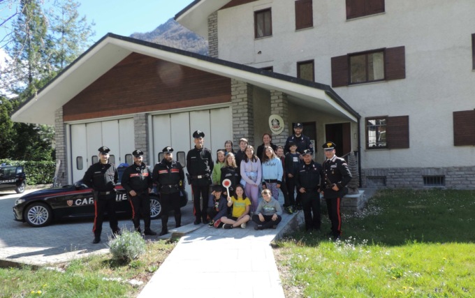 I carabinieri di Scopa aprono la caserma ai giovani delle scuole