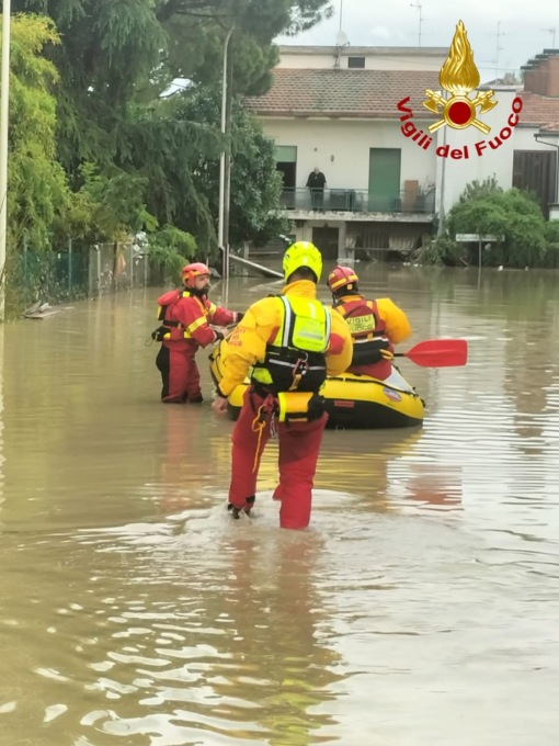 I Vigili del Fuoco di Vercelli nelle zone alluvionate: salvate dieci persone