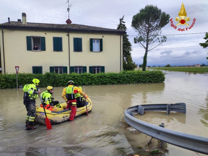 I vigili del fuoco di Vercelli si mobilitano per l’Emilia Romagna