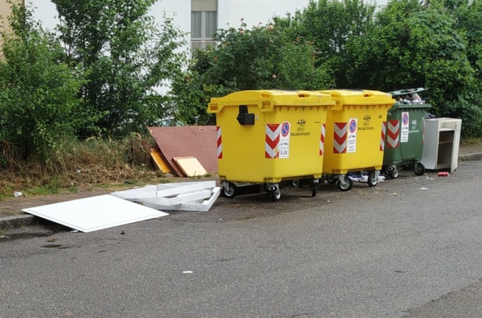 Al Belvedere “euroderby” dei rifiuti abbandonati