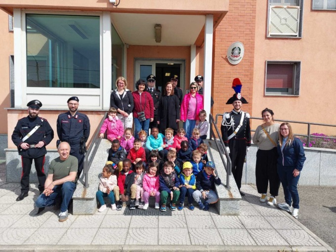 Bimbi di Arborio a lezione di legalità in casa dei Carabinieri