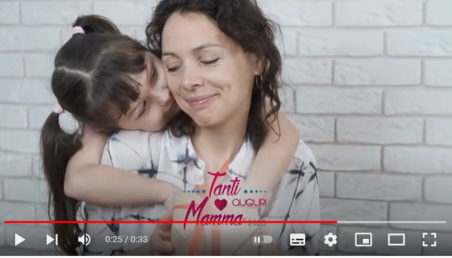 Tanti auguri a tutte le mamme! Una tenera dedica video