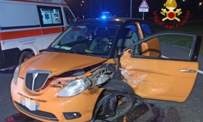 Scontro tra due auto a Larizzate: una persona ferita