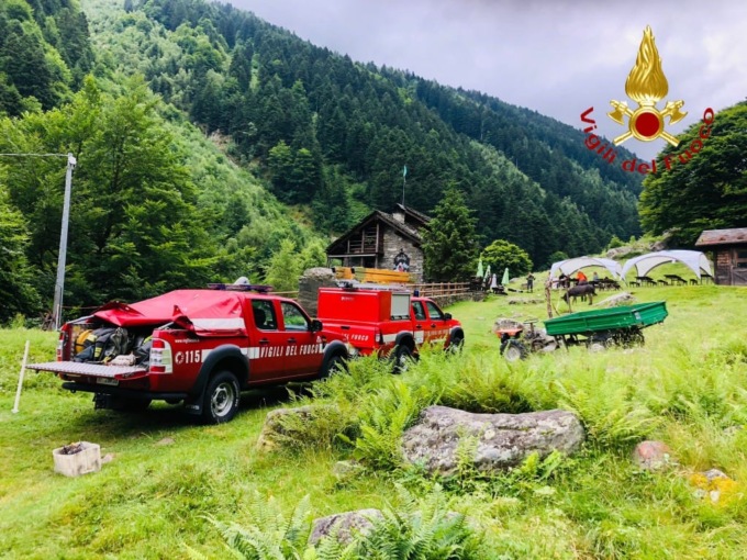 Incendio a Rassa: lo spengono i residenti