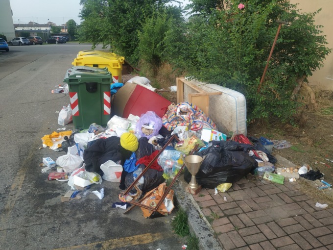 Allarme ecologico in via Udine: “Fermate questi pazzi”