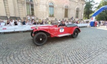 Mille Miglia a Vercelli: una folla ammira le leggende dell'automobile