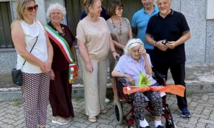 Santhià festeggia "nonna" Pierina per i suoi 102 anni