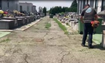 Al via il taglio dell'erba al cimitero Billiemme di Vercelli