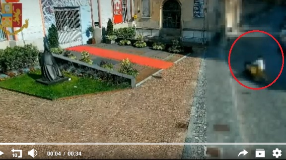 Dietro le sbarre la donna che tentò di rapire una bimba: il video