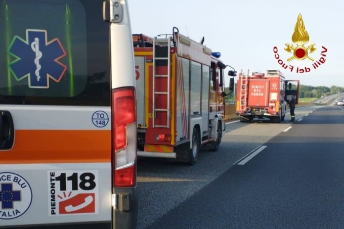 Camper ribaltato sull’A4 a Carisio: due persone ferite