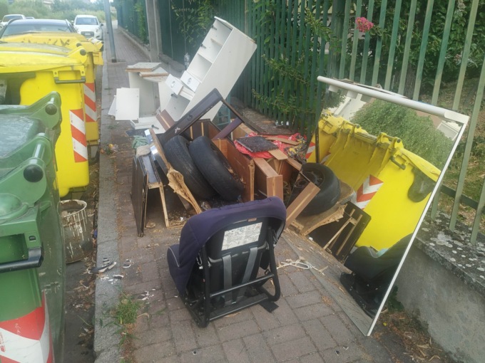 La città nella morsa dei folli che abbandonano rifiuti (parte 1)