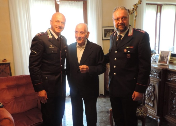 Gli auguri dell’Arma per i 101 anni del maresciallo Ledda di Varallo