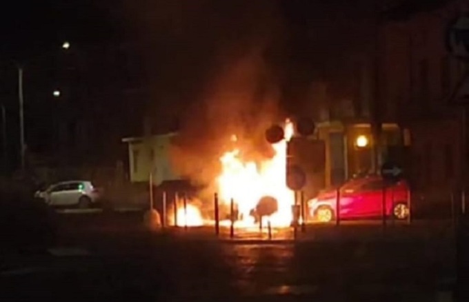 Incendio auto a Santhià nella notte fra martedì e mercoledì