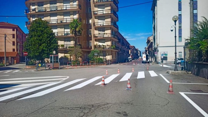 Continuano i lavori per la nuova segnaletica stradale a Santhià