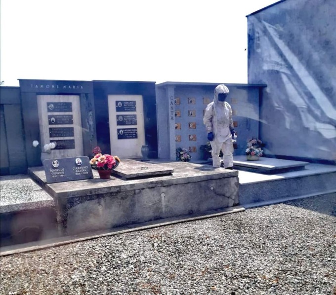 Cimitero di Borgo d’Ale disinfestato dai calabroni – FOTOGALLERY