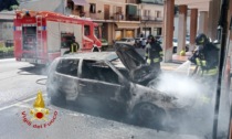 Auto avvolta dalle fiamme a Valduggia