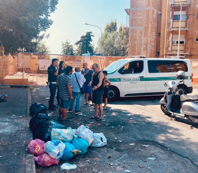 Vercelli: sgomberati i rifuti delle case popolari di via Natale Palli