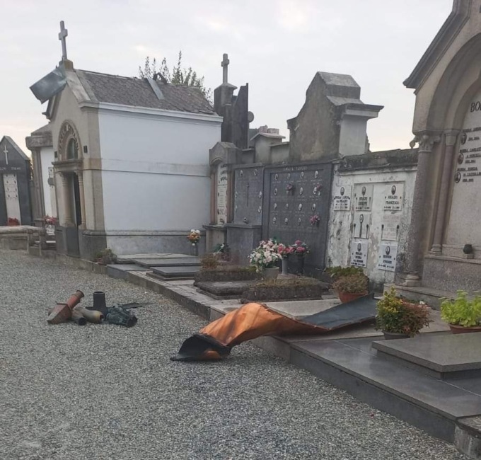 Vandalizzato nella notte il cimitero di Cigliano