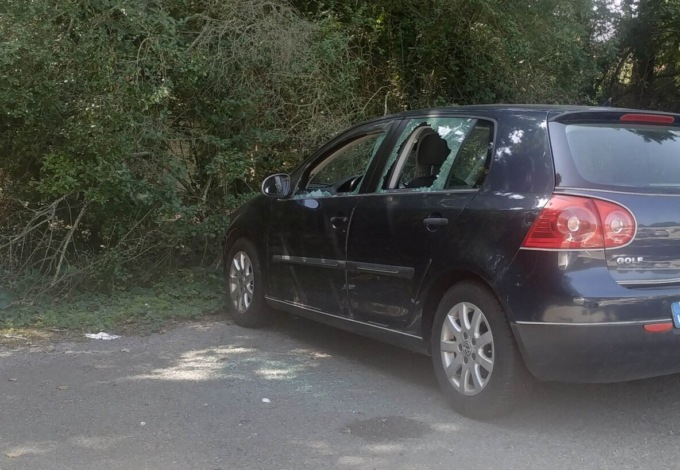 Parcheggio Garrone: un’auto con tre vetri spaccati
