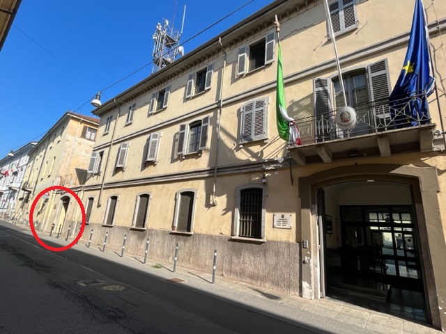 Ladro geniale ruba una bici davanti alla caserma dei Carabinieri di Vercelli