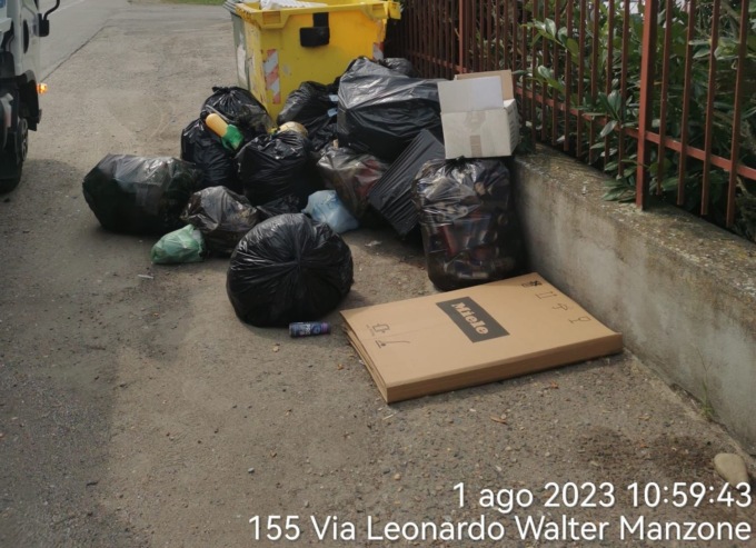 Blitz di Asm e vigili: individuati e multati otto furbetti dei rifiuti
