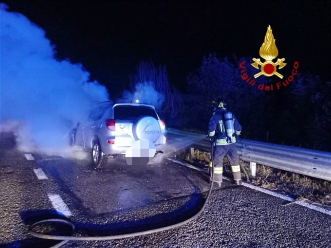 Carisio, incendio di un’autovettura sull’autostrada