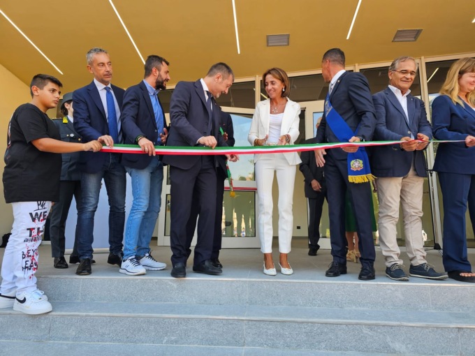 Taglio del nastro per le nuove aree del liceo scientifico di Vercelli